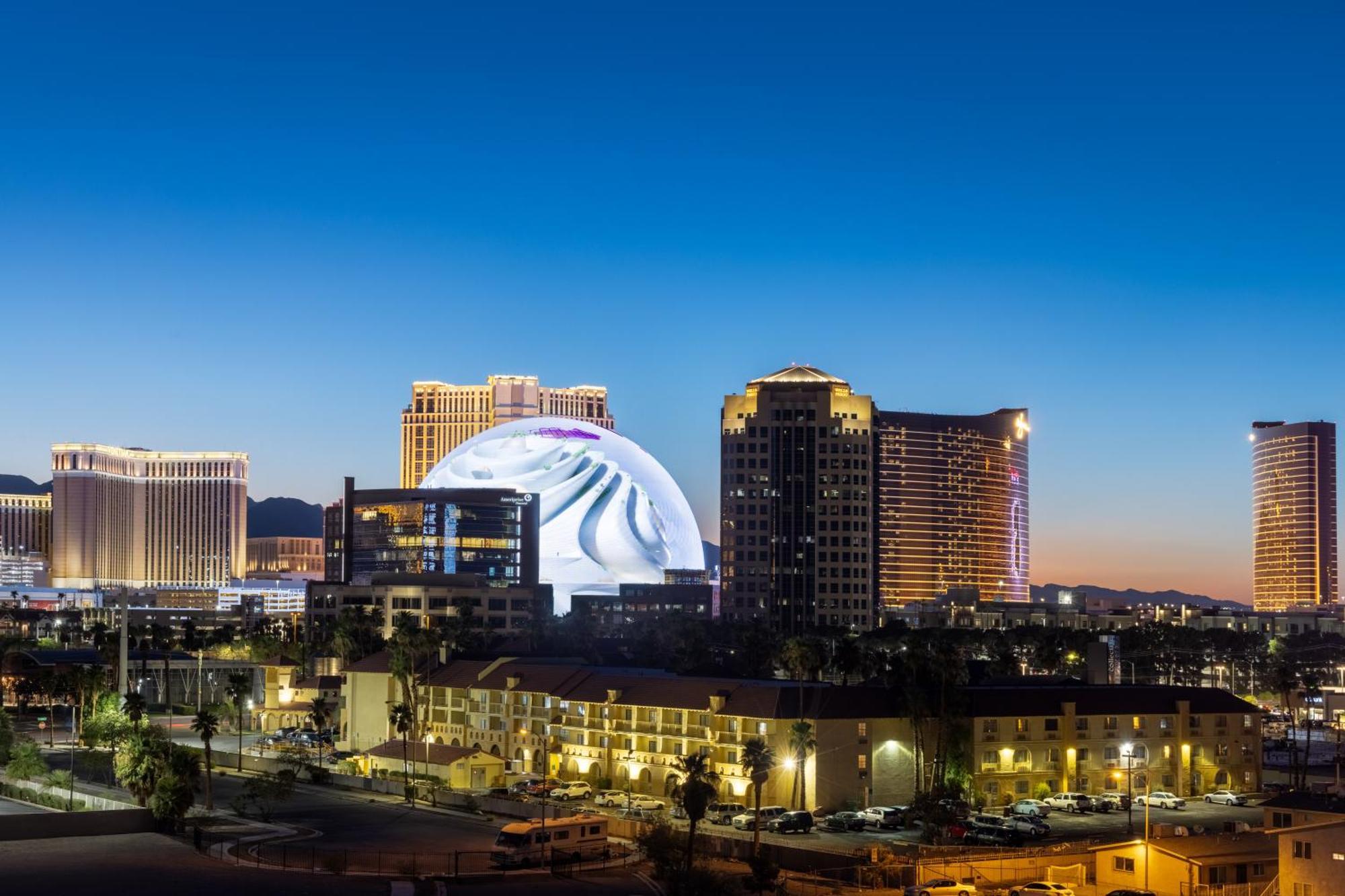 Doubletree By Hilton Las Vegas East Flamingo Екстериор снимка