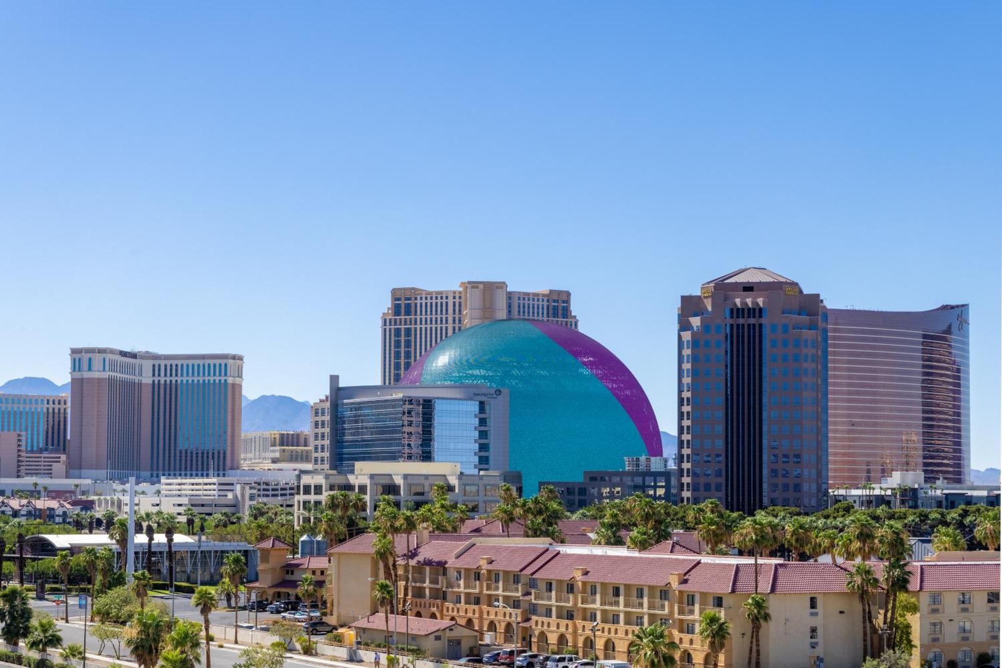 Doubletree By Hilton Las Vegas East Flamingo Екстериор снимка